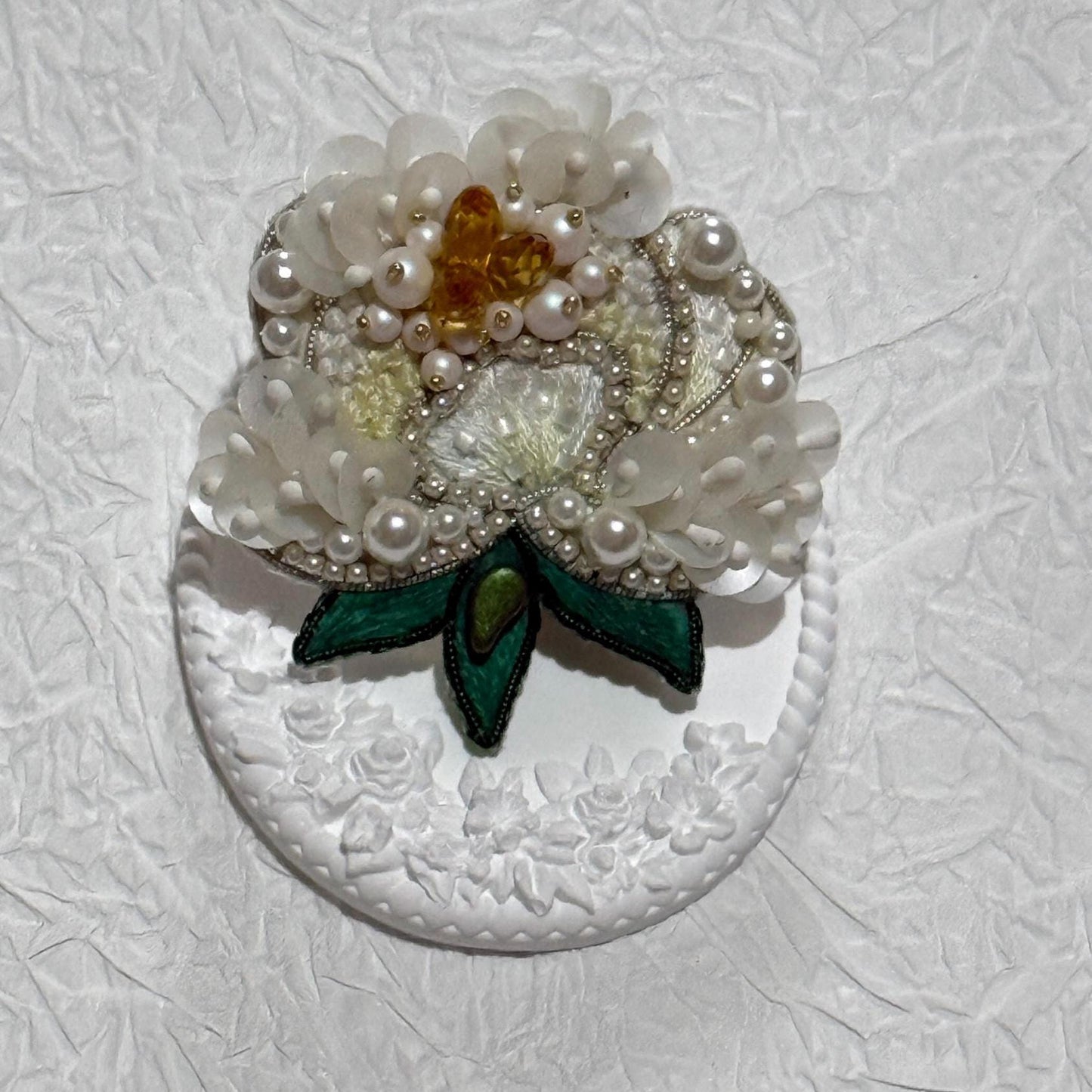Handmade Pearl Embroidered Flower Brooch: Elegant Wedding Corsage