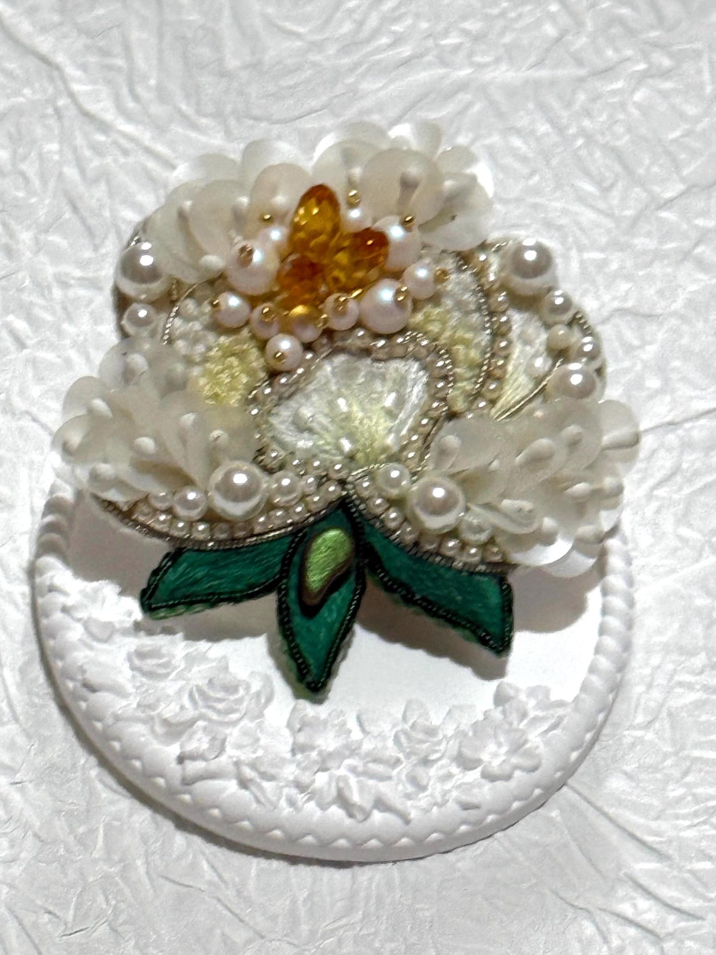 Handmade Pearl Embroidered Flower Brooch: Elegant Wedding Corsage