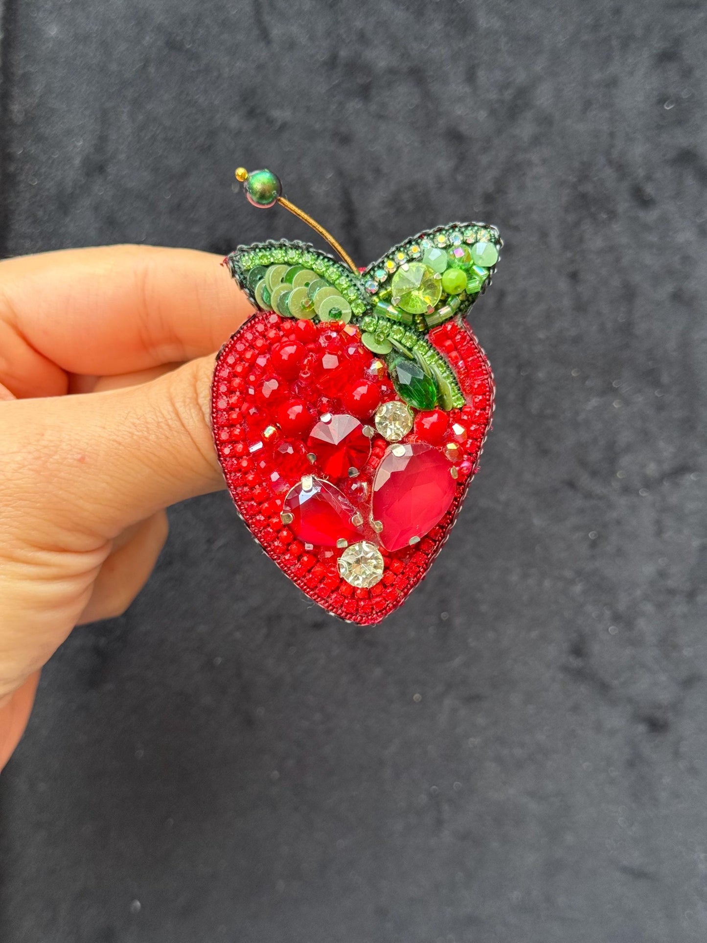 Handmade Beaded Strawberry Brooch – Red Crystal & Pearl Embroidery Pin