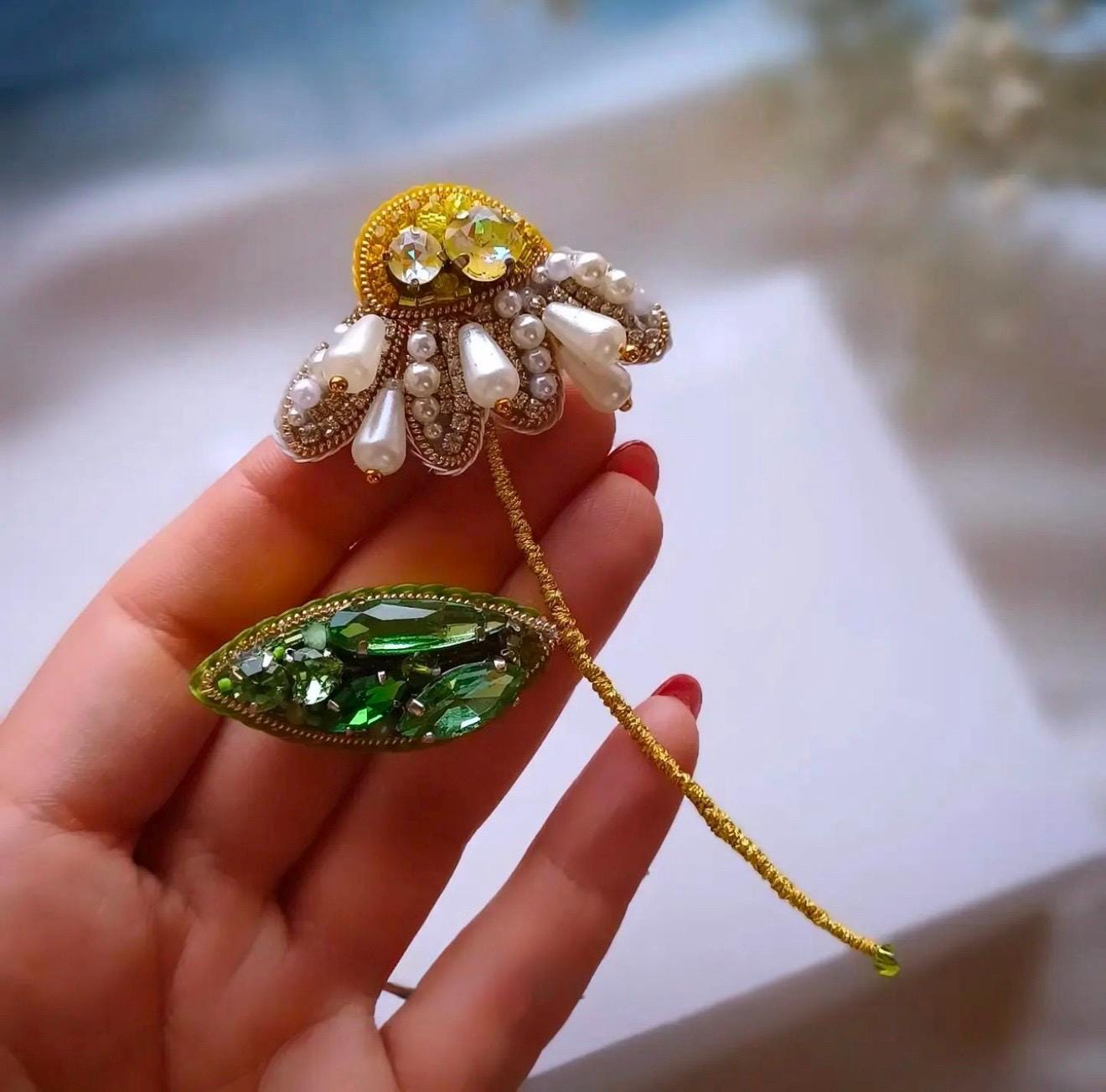 Handmade Daisy Brooch: Beaded Floral Pin with Pearls & Crystals