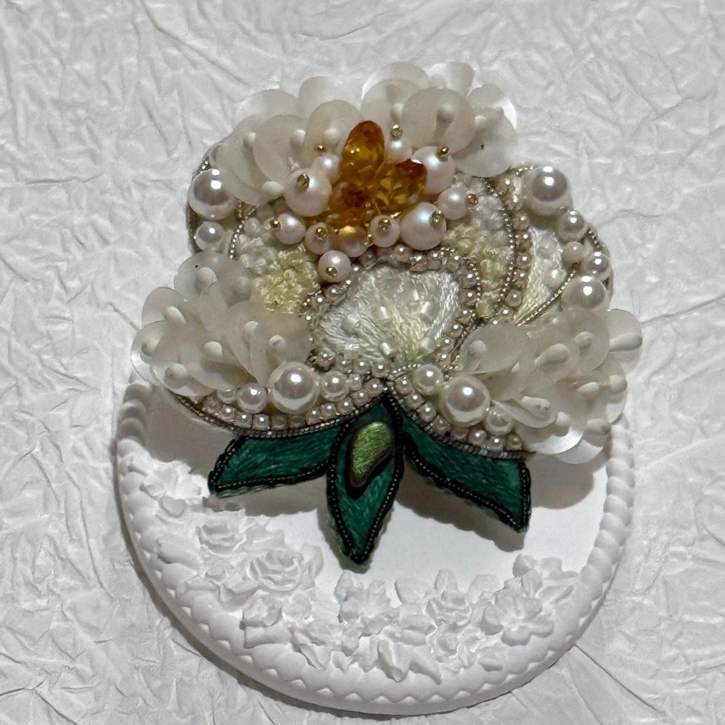 Handmade Pearl Embroidered Flower Brooch: Elegant Wedding Corsage