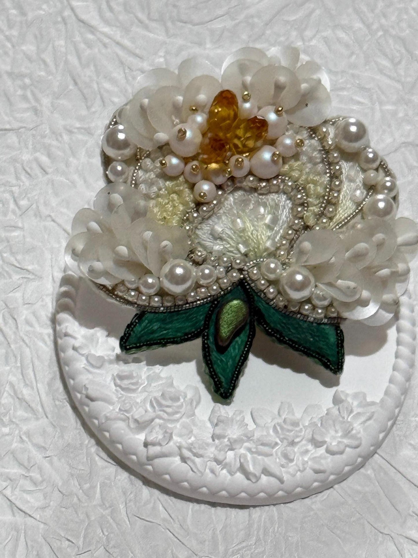 Handmade Pearl Embroidered Flower Brooch: Elegant Wedding Corsage