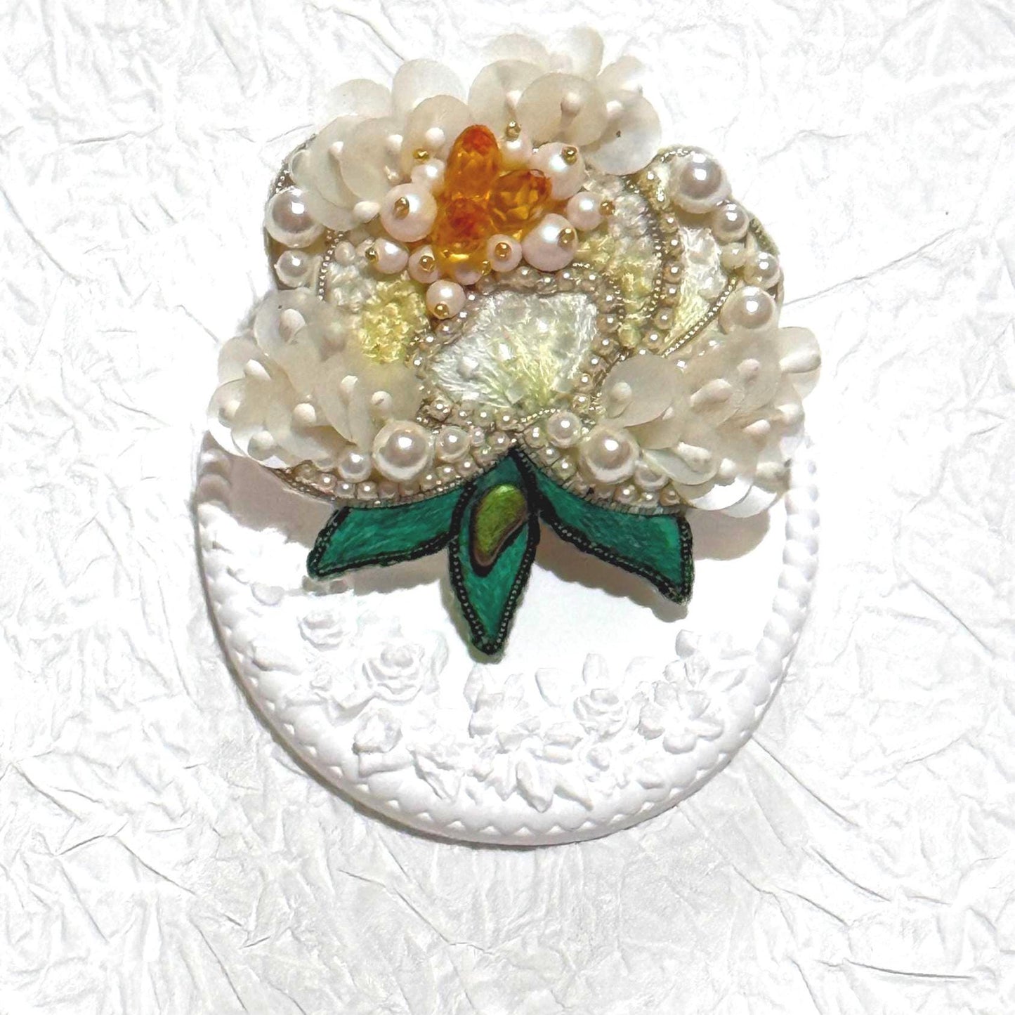 Handmade Pearl Embroidered Flower Brooch: Elegant Wedding Corsage
