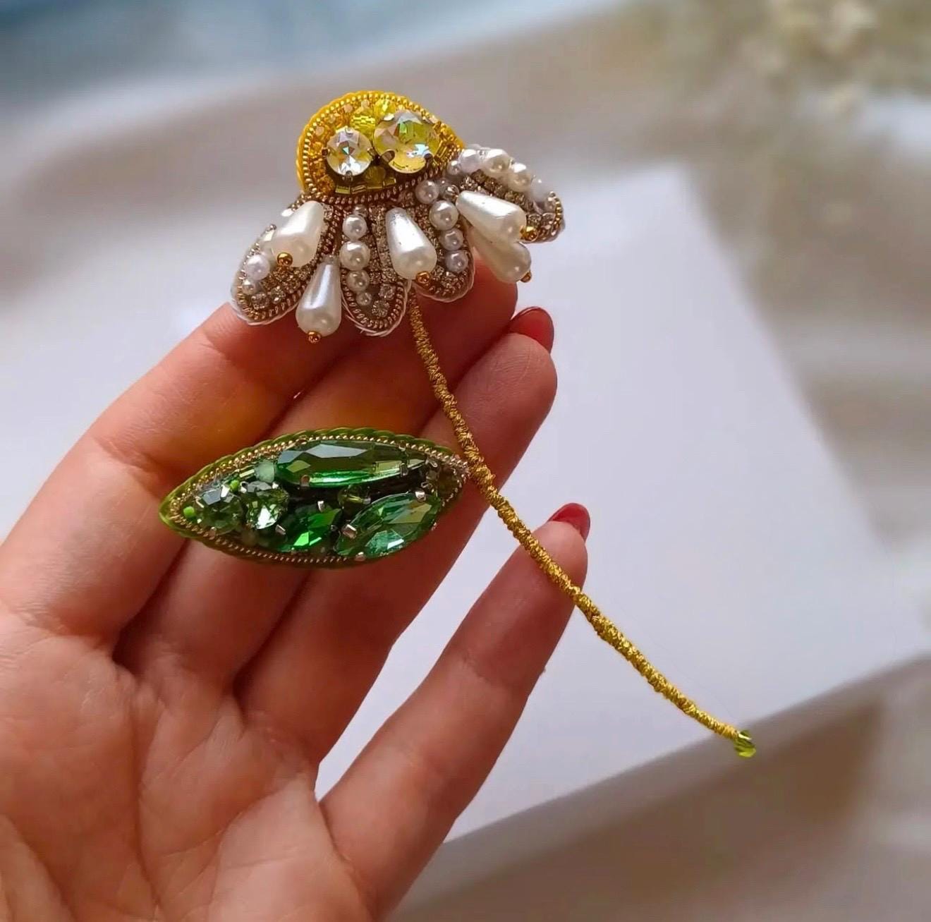 Handmade Daisy Brooch: Beaded Floral Pin with Pearls & Crystals