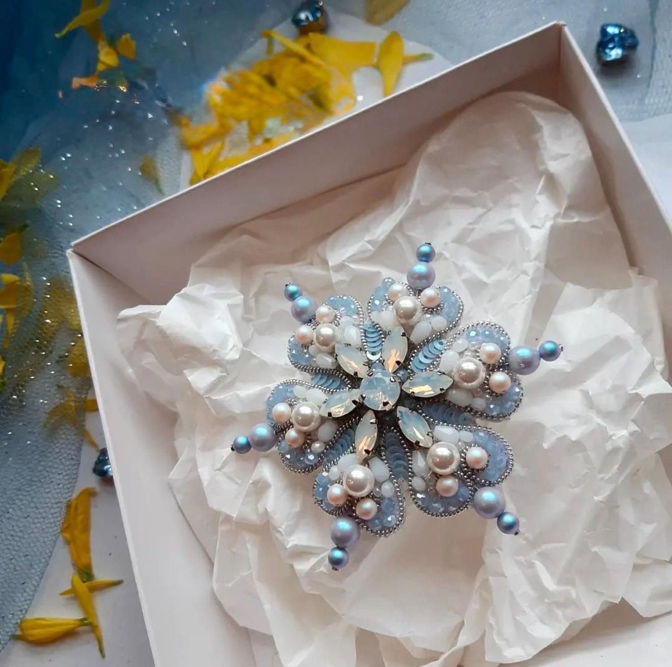 Handmade Crystal Snowflake Brooch - Elegant Winter Jewelry Accessory