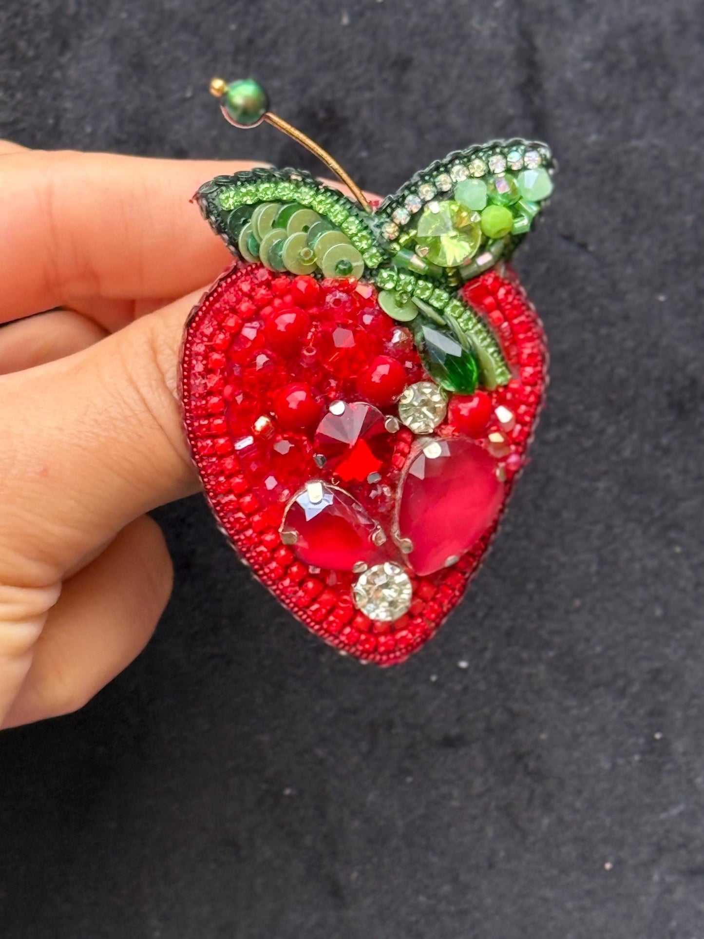 Handmade Beaded Strawberry Brooch – Red Crystal & Pearl Embroidery Pin