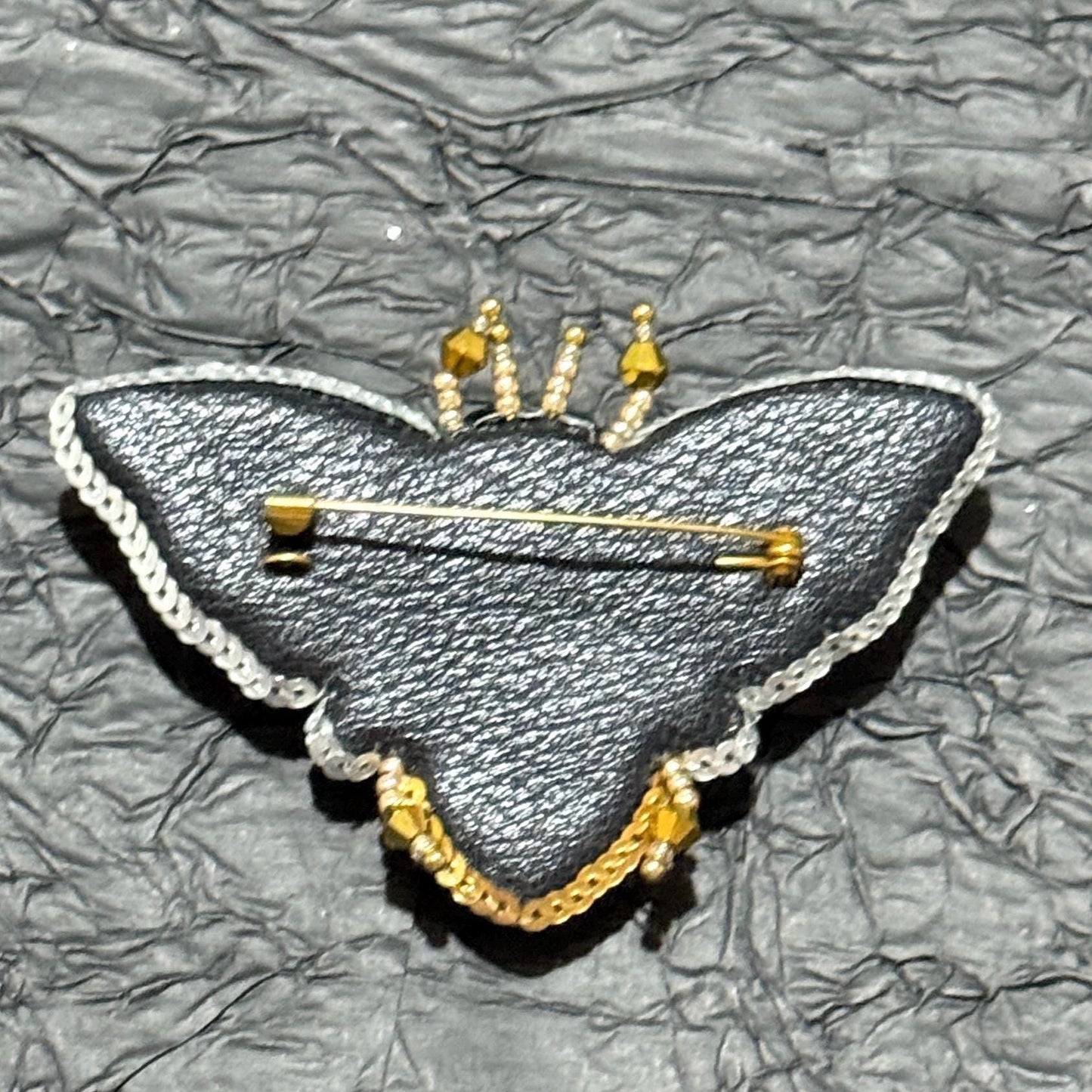 Handmade Crystal Bee Brooch: Beaded Insect Pin, Nature-Inspired Jewelry