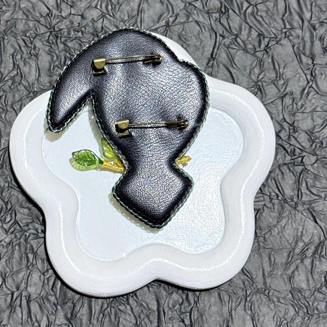 Handmade Beaded Toucan Brooch: Colorful Tropical Bird Pin